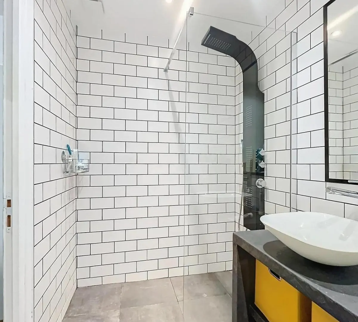 Charming 2-Room Paris Getaway Near Le Marais